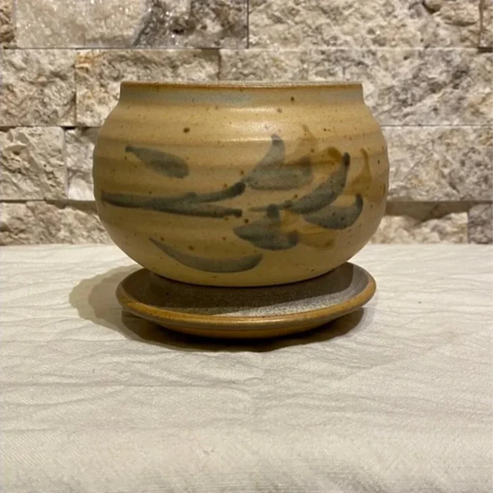 SOLD 🇨🇦Hand-Thrown Stoneware Lidded Jar Brushstrokes - Picture 9 of 12